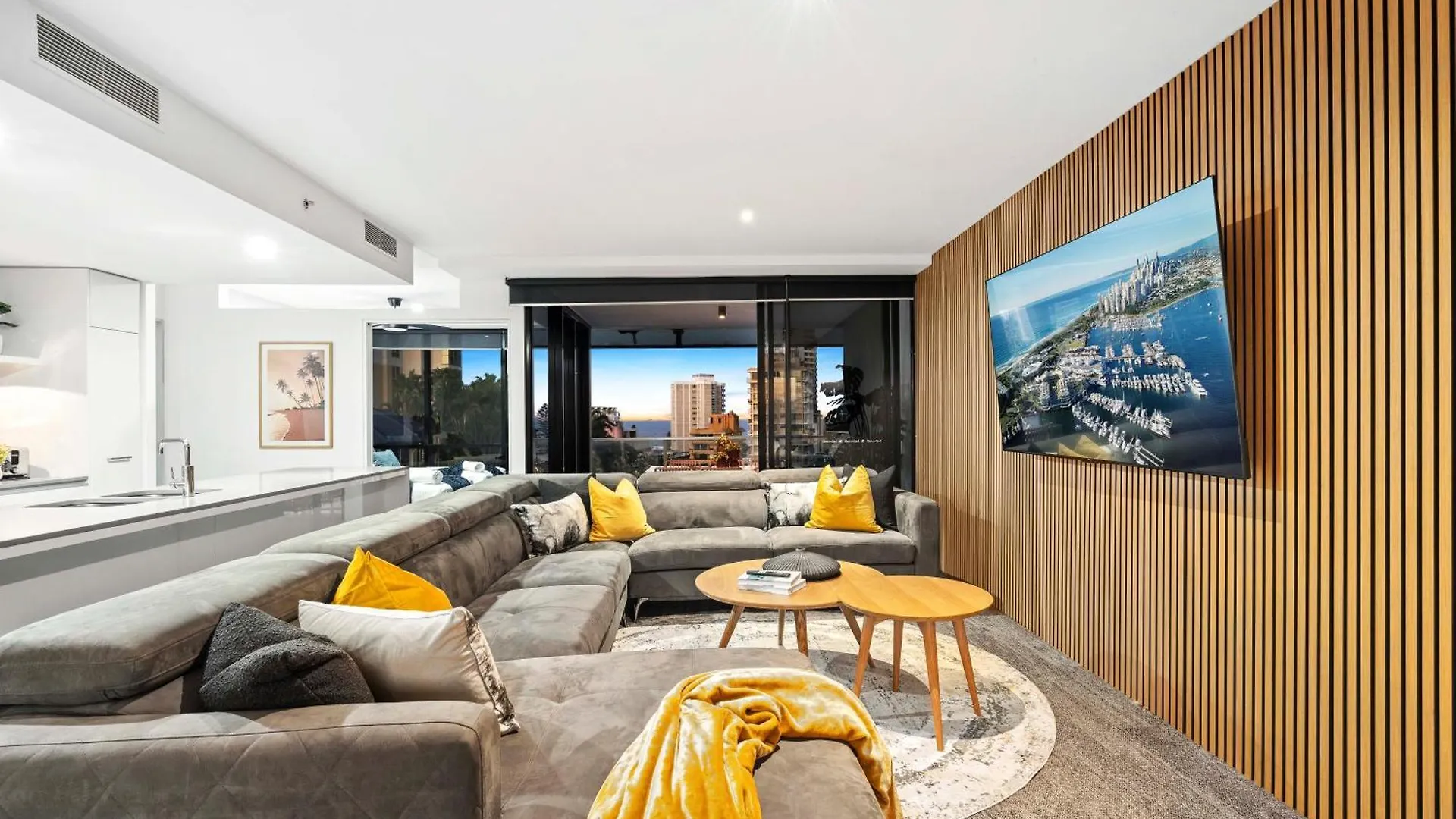 Circle On Cavill - Self Contained & Privately Managed Apartments - Wow Stay Gold Coast