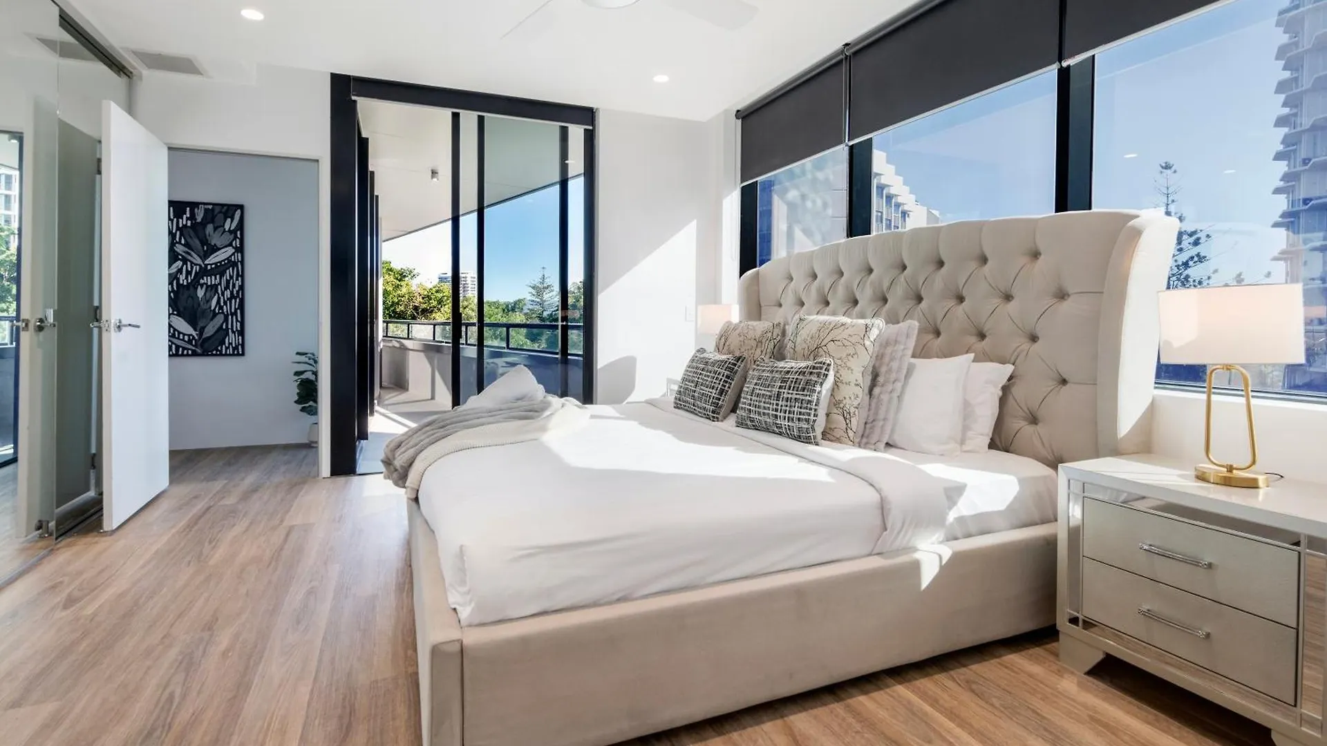 Circle On Cavill - Self Contained & Privately Managed Apartments - Wow Stay Gold Coast