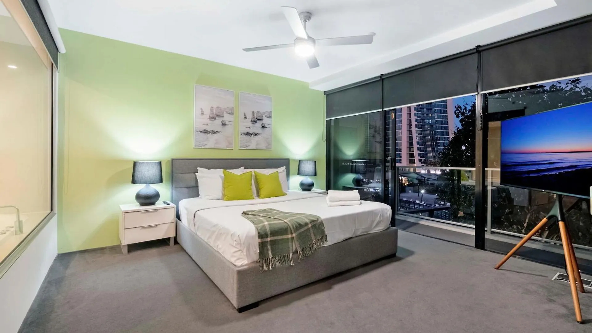 Circle On Cavill - Self Contained & Privately Managed Apartments - Wow Stay Gold Coast