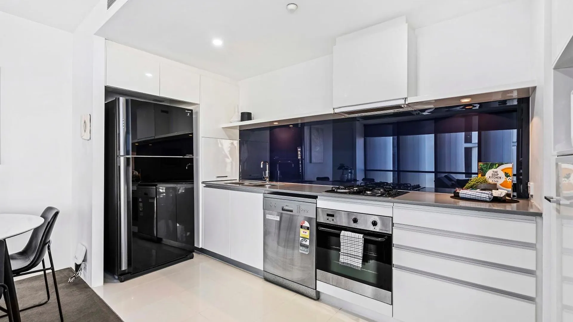 Circle On Cavill - Self Contained & Privately Managed Apartments - Wow Stay Gold Coast 0*,  Australia