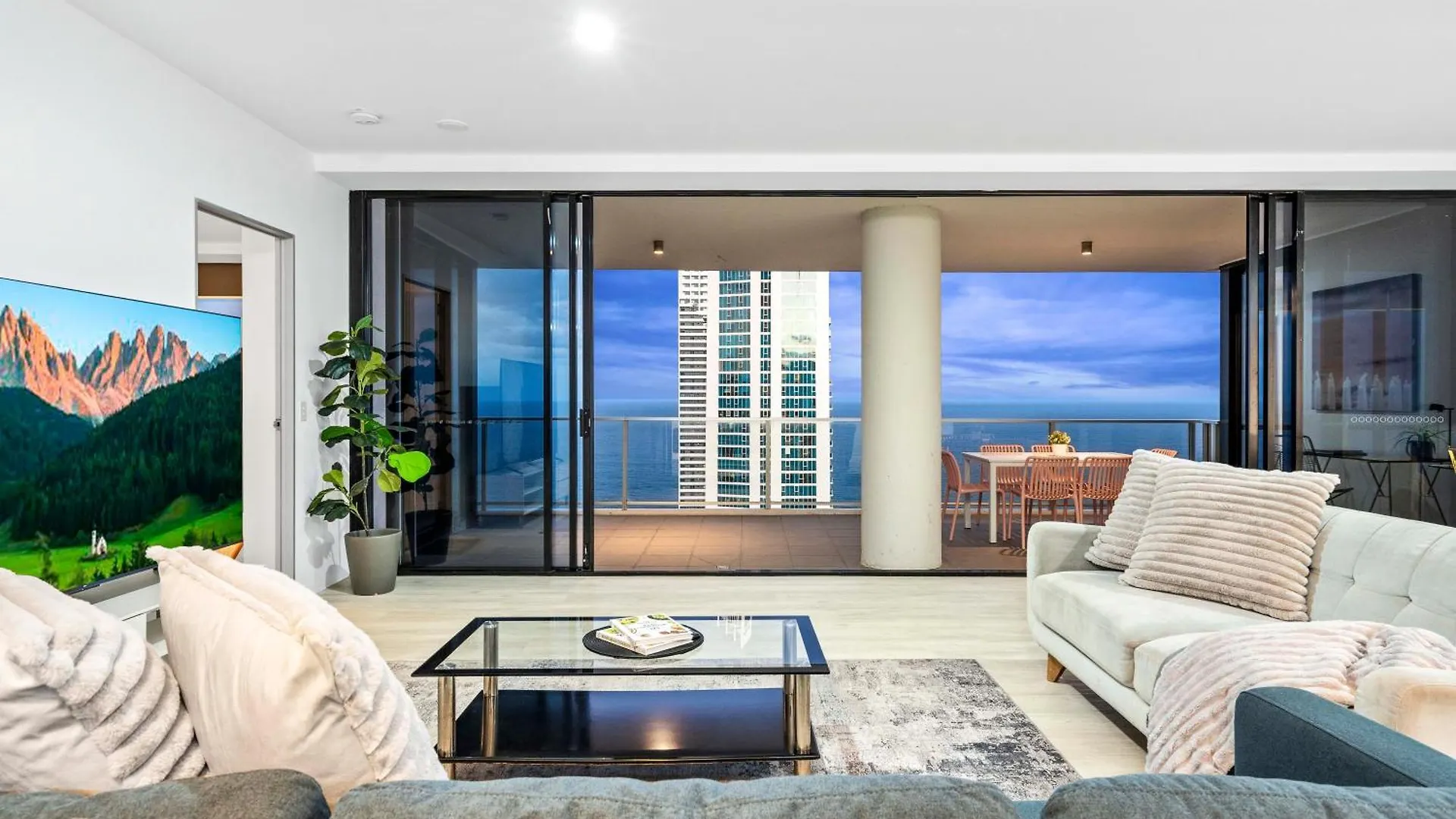 Circle On Cavill - Self Contained & Privately Managed Apartments - Wow Stay Gold Coast