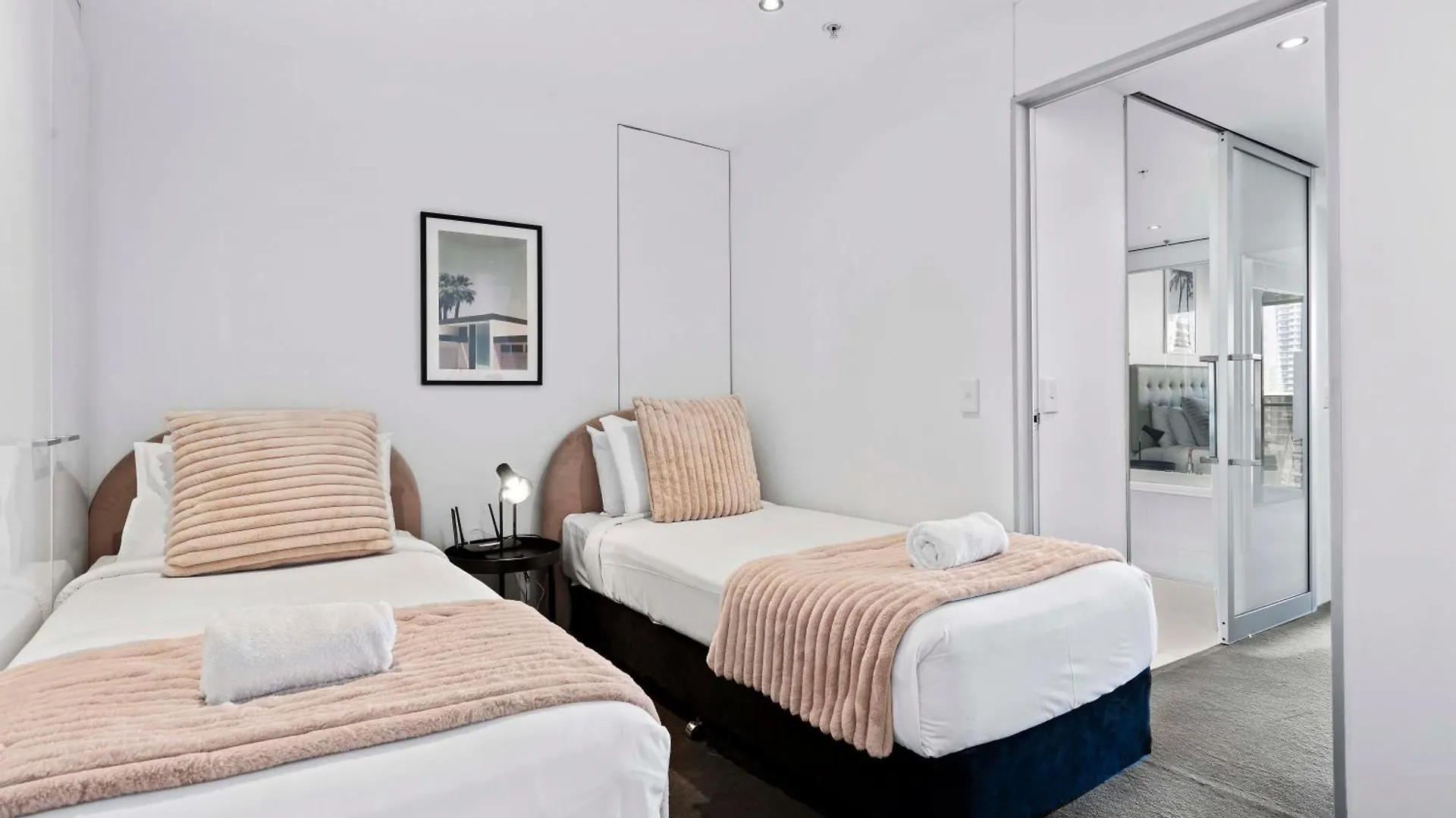 Circle On Cavill - Self Contained & Privately Managed Apartments - Wow Stay Gold Coast