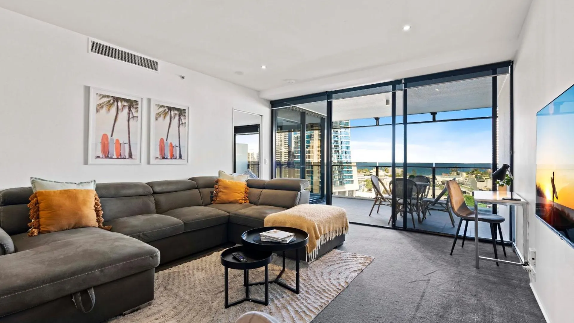 Circle On Cavill - Self Contained & Privately Managed Apartments - Wow Stay Gold Coast Australia