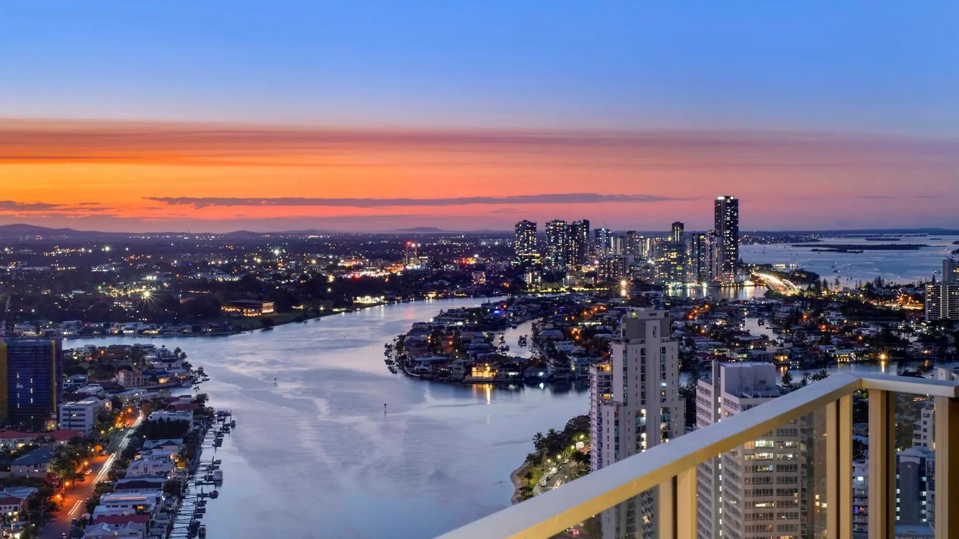 Circle On Cavill - Self Contained & Privately Managed Apartments - Wow Stay Gold Coast