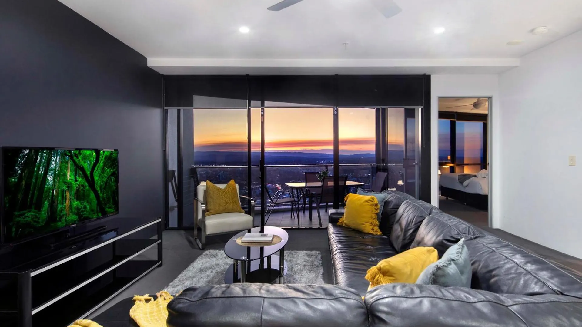Circle On Cavill - Self Contained & Privately Managed Apartments - Wow Stay Gold Coast
