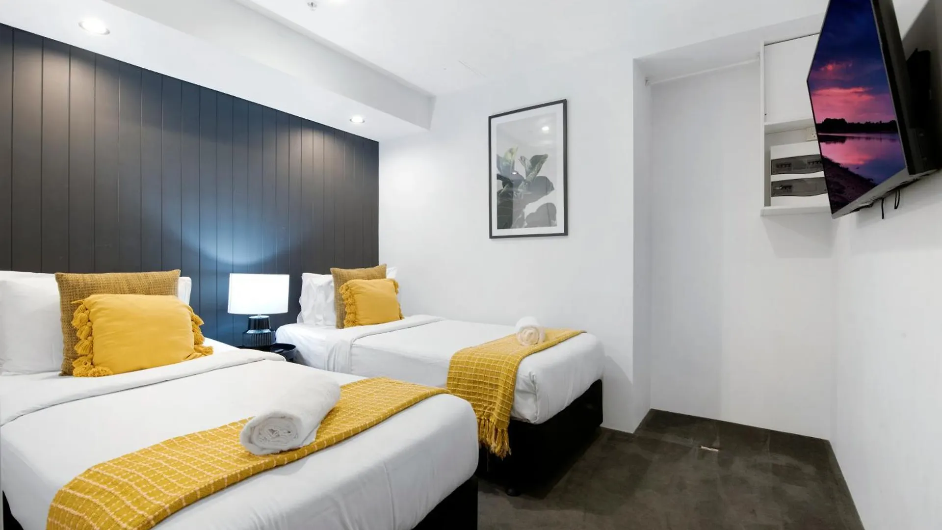 Circle On Cavill - Self Contained & Privately Managed Apartments - Wow Stay Gold Coast Australia