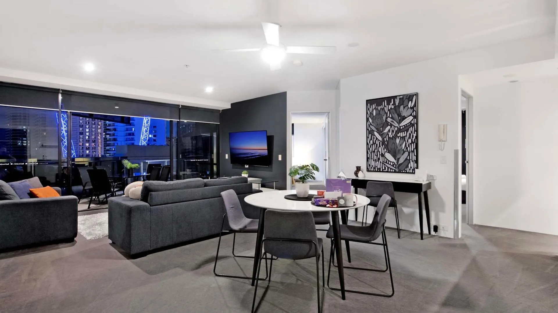 Circle On Cavill - Self Contained & Privately Managed Apartments - Wow Stay Gold Coast 0*,  Australia