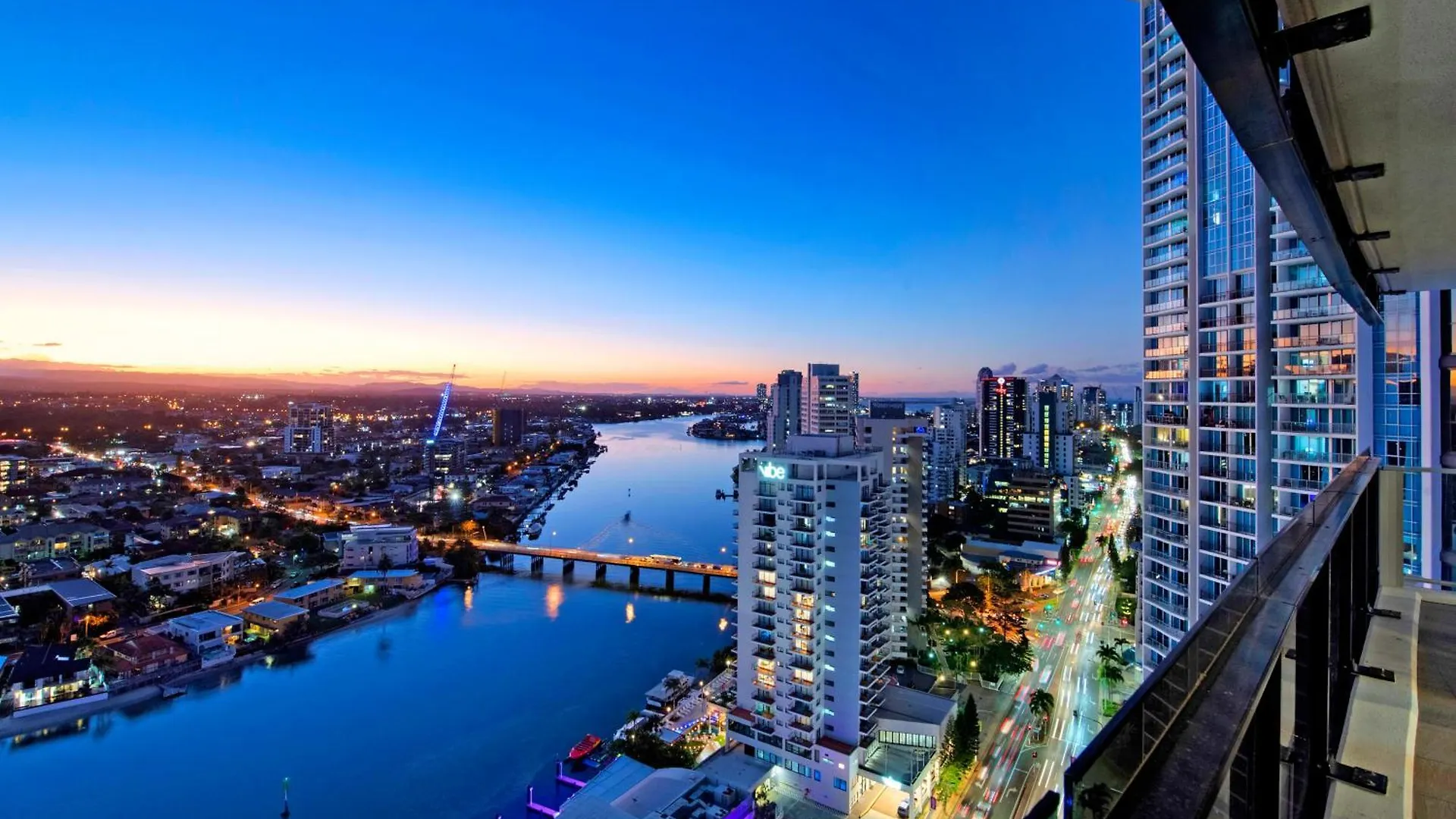 Circle On Cavill - Self Contained & Privately Managed Apartments - Wow Stay Gold Coast Australia