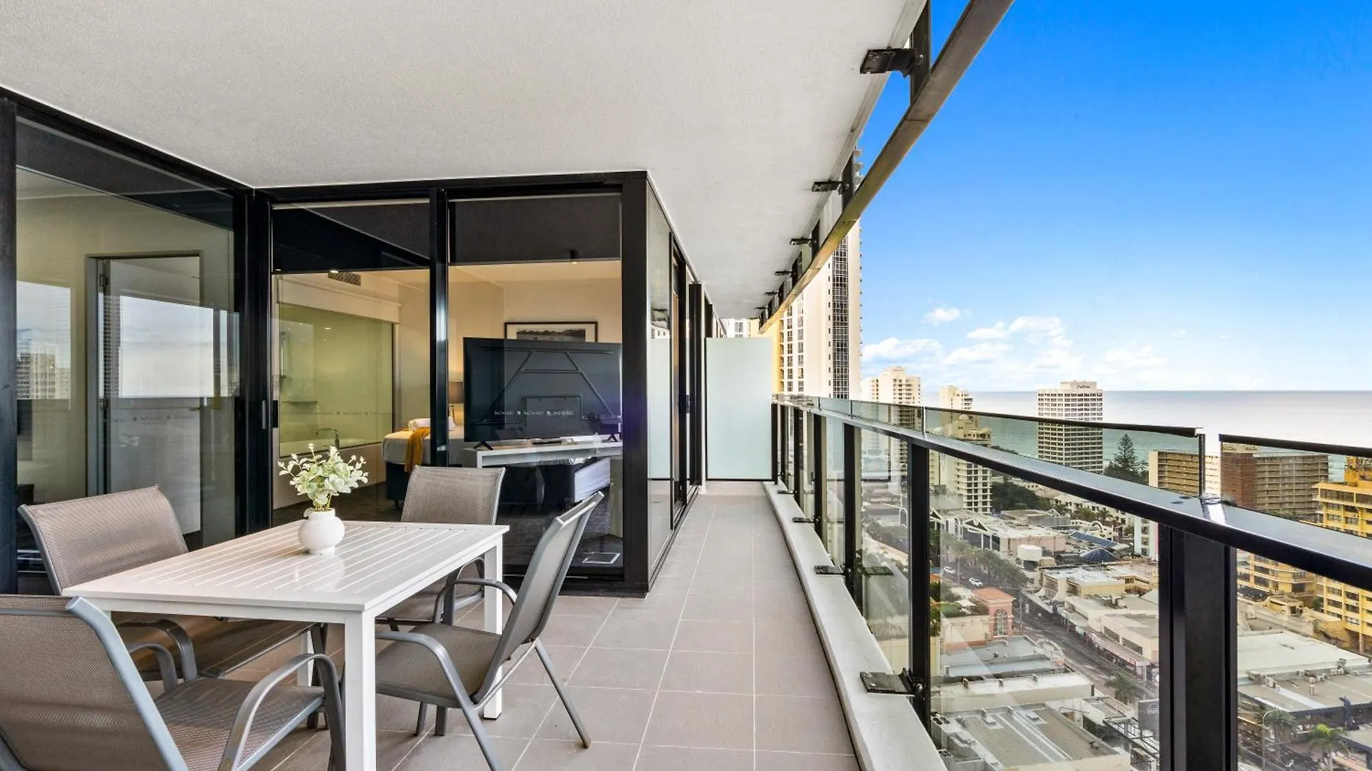 Circle On Cavill - Self Contained & Privately Managed Apartments - Wow Stay Gold Coast Avustralya