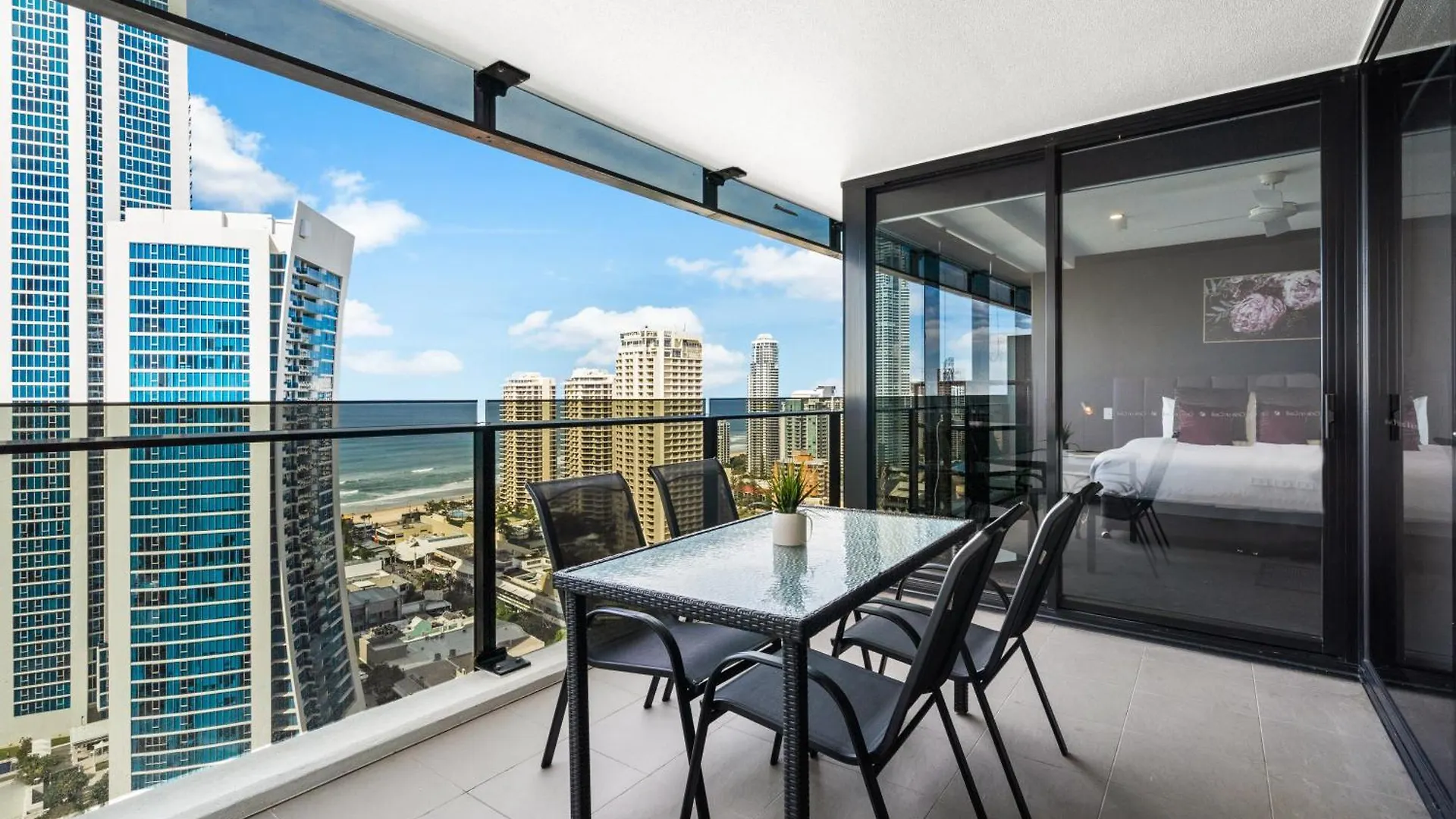 Circle On Cavill - Self Contained & Privately Managed Apartments - Wow Stay Gold Coast