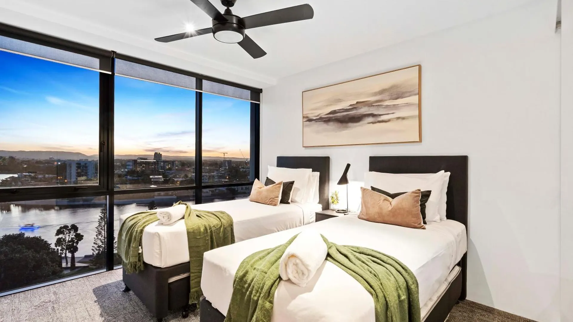 Circle On Cavill - Self Contained & Privately Managed Apartments - Wow Stay Gold Coast Australia