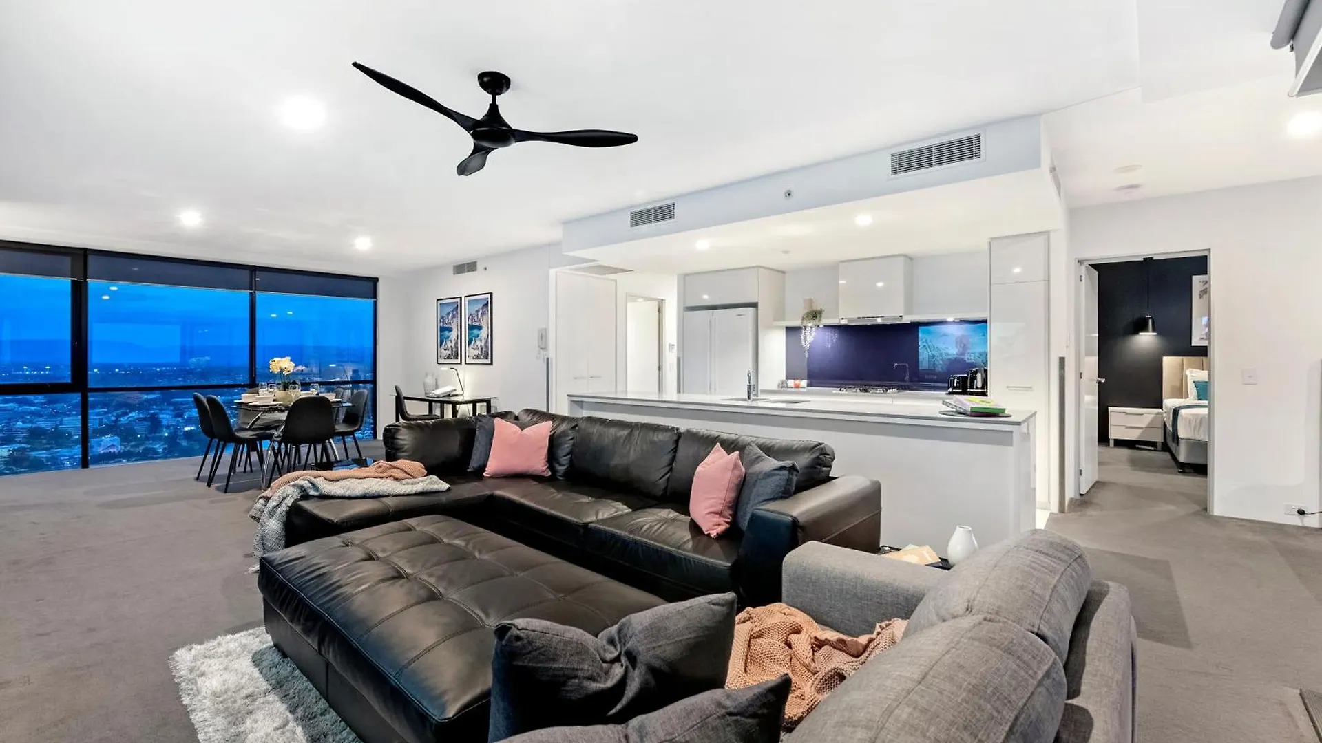 Circle On Cavill - Self Contained & Privately Managed Apartments - Wow Stay Gold Coast Australia