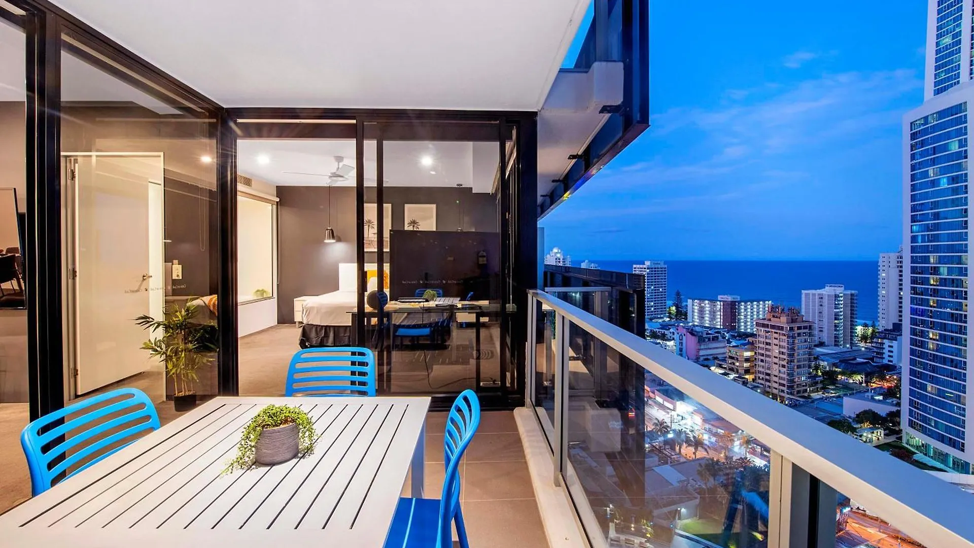 Circle On Cavill - Self Contained & Privately Managed Apartments - Wow Stay Gold Coast