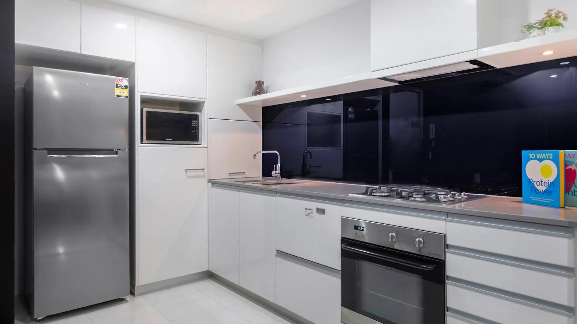 Circle On Cavill - Self Contained & Privately Managed Apartments - Wow Stay Gold Coast