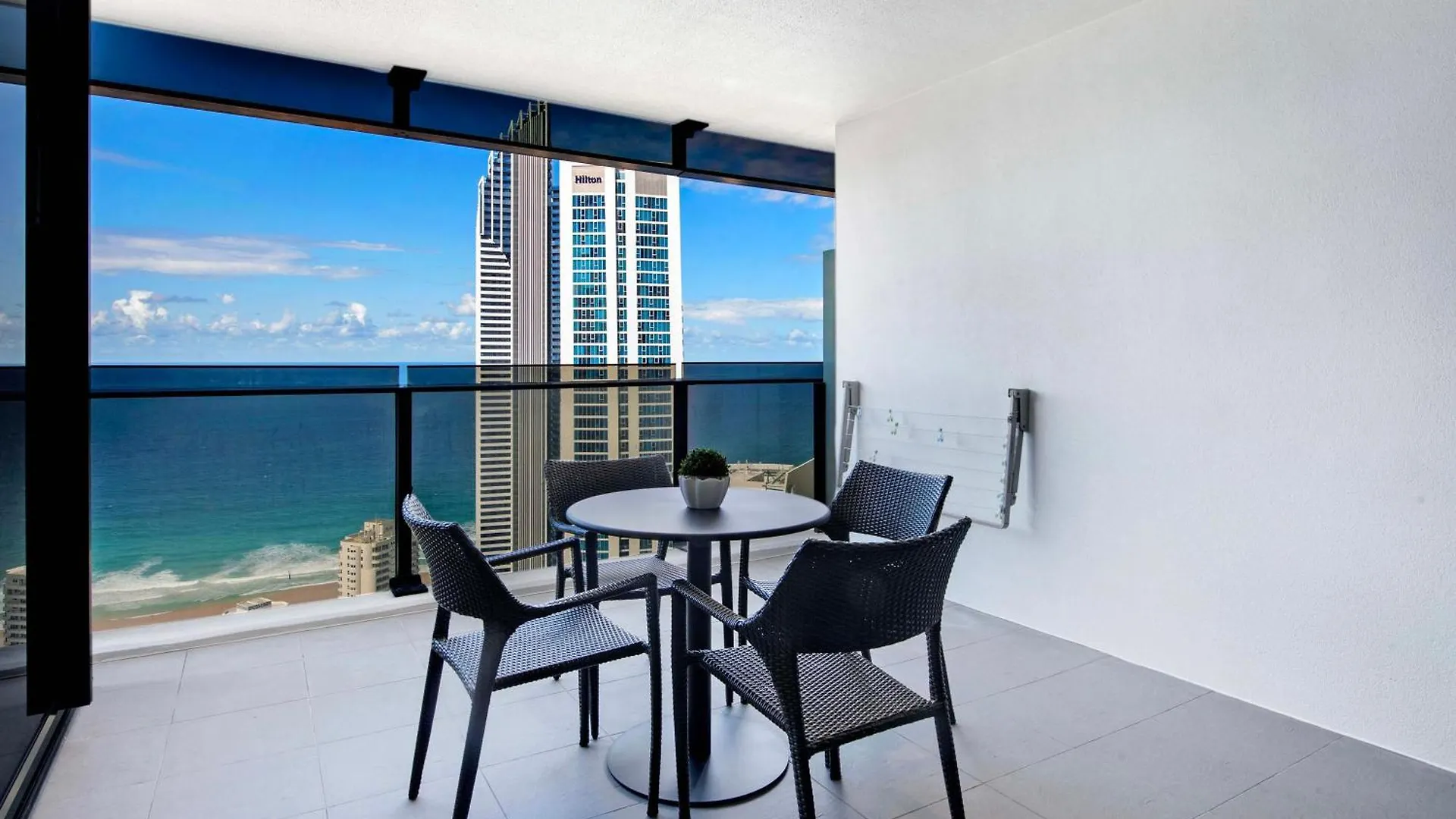 Circle On Cavill - Self Contained & Privately Managed Apartments - Wow Stay Gold Coast Australia