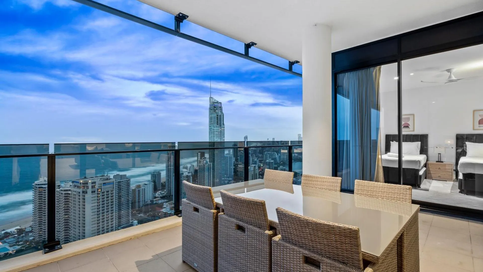 Circle On Cavill - Self Contained & Privately Managed Apartments - Wow Stay Gold Coast