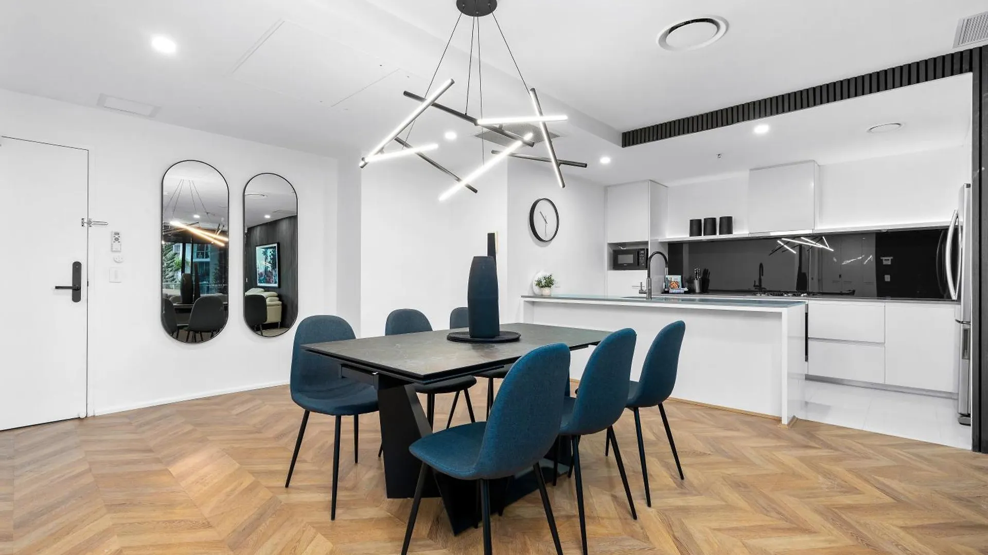 Circle On Cavill - Self Contained & Privately Managed Apartments - Wow Stay Gold Coast Australia