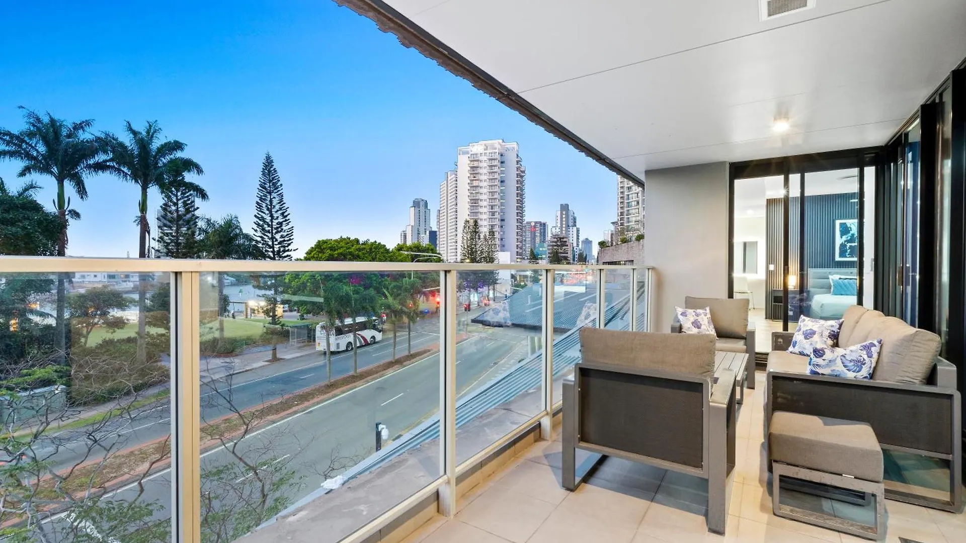 Circle On Cavill - Self Contained & Privately Managed Apartments - Wow Stay Gold Coast