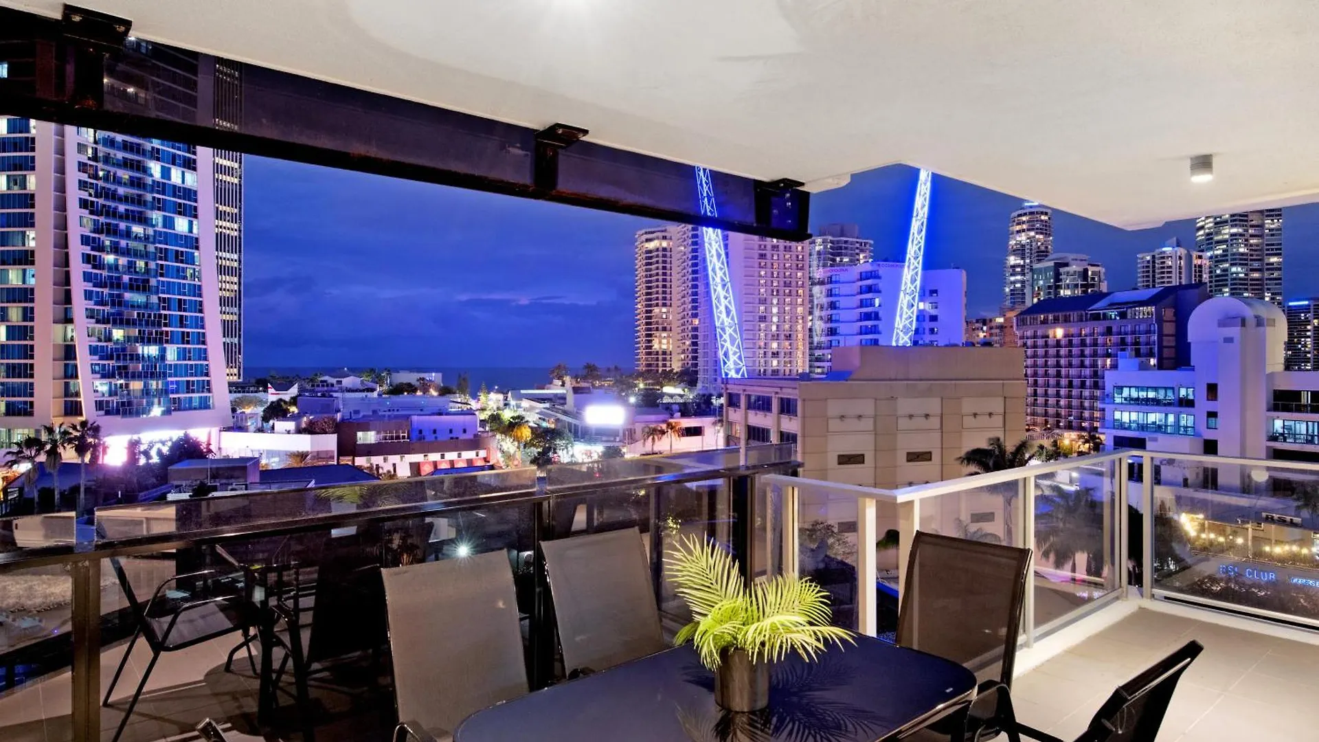 Circle On Cavill - Self Contained & Privately Managed Apartments - Wow Stay Gold Coast Australia