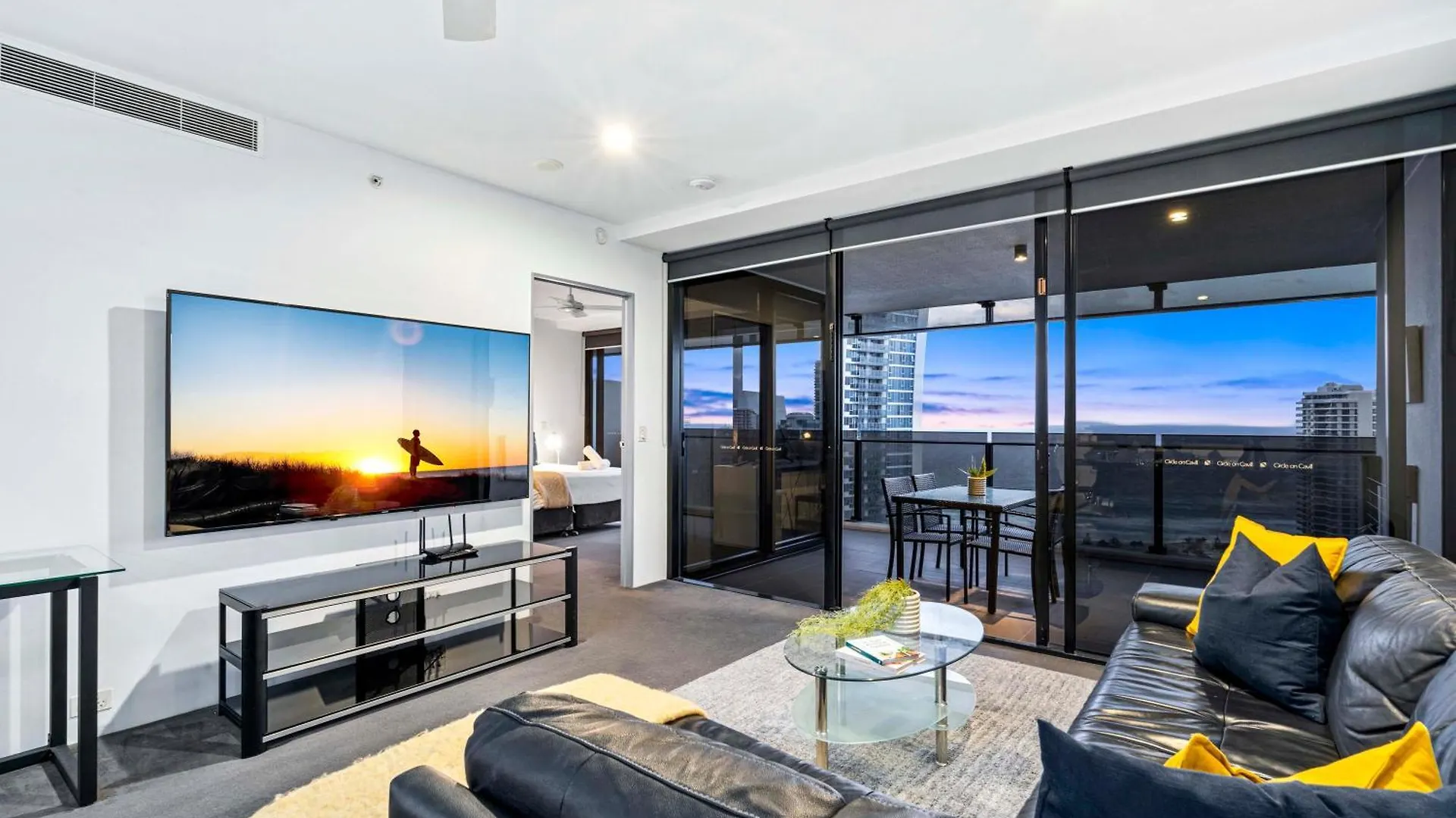 Circle On Cavill - Self Contained & Privately Managed Apartments - Wow Stay Gold Coast Australia