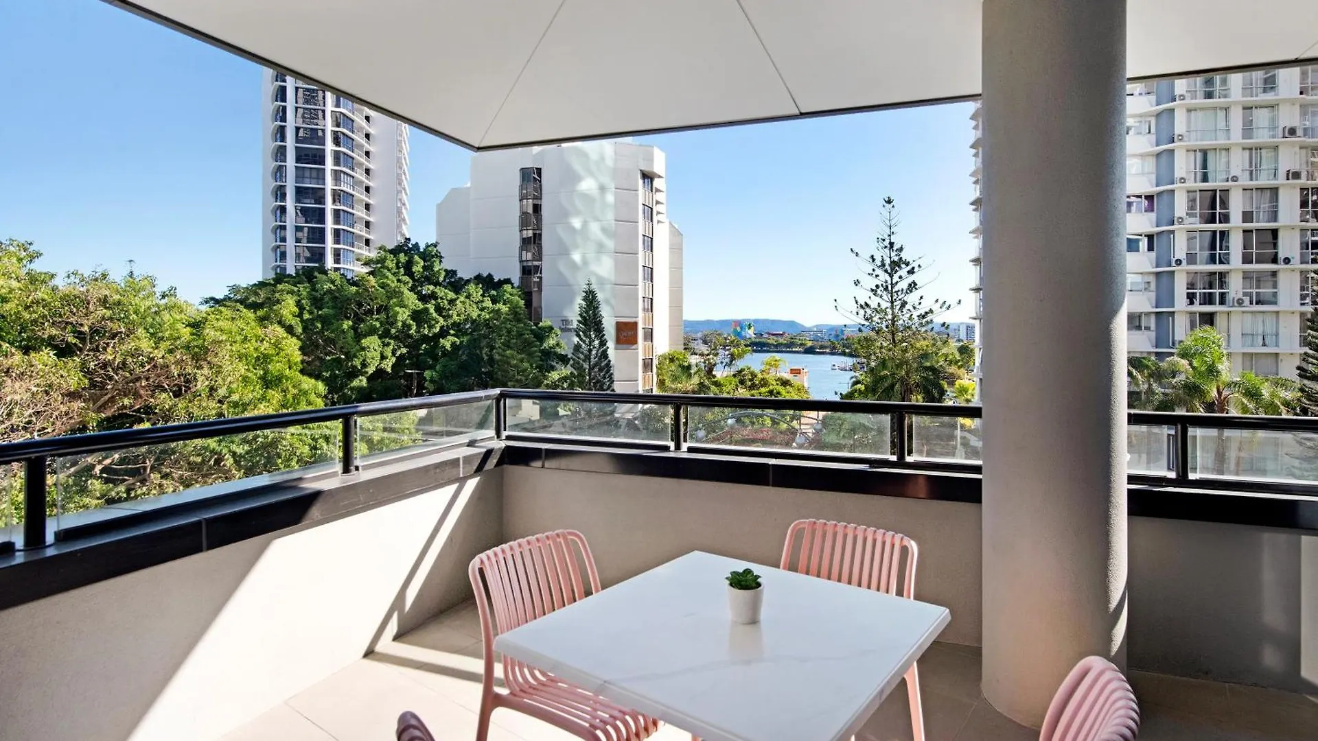 Circle On Cavill - Self Contained & Privately Managed Apartments - Wow Stay Gold Coast
