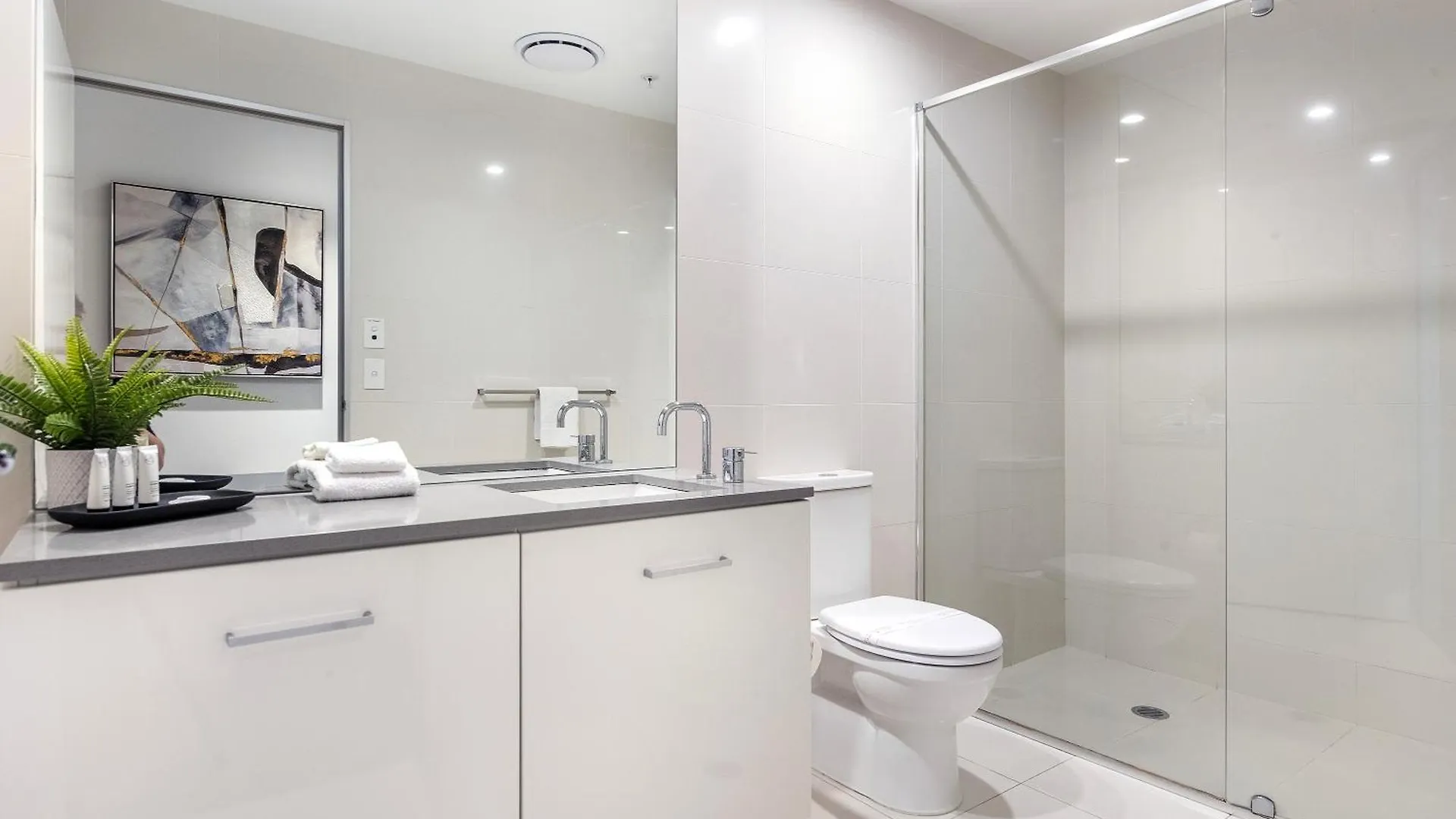 Circle On Cavill - Self Contained & Privately Managed Apartments - Wow Stay Gold Coast 0*,  Avustralya
