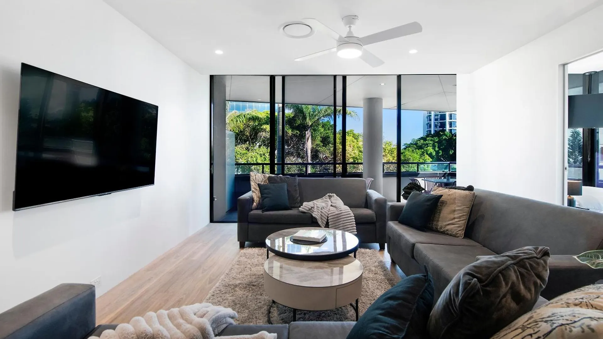 Circle On Cavill - Self Contained & Privately Managed Apartments - Wow Stay Gold Coast
